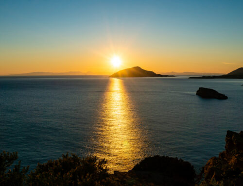 Croisière coucher de soleil à Hyères : Une expérience inoubliable à vivre en couple ou entre amis